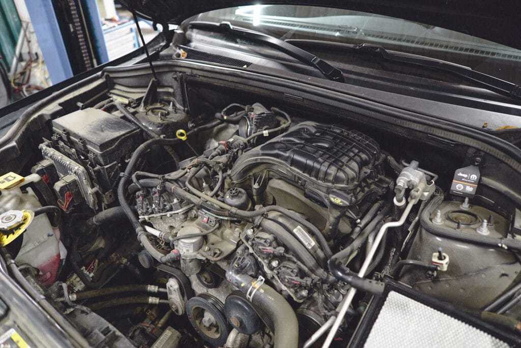 фото ремонт двигателя в автосервисе